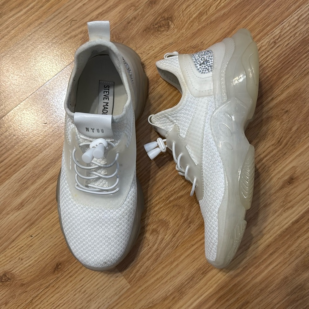 White Steve Madden Slip On Sneakers 💎 size 7